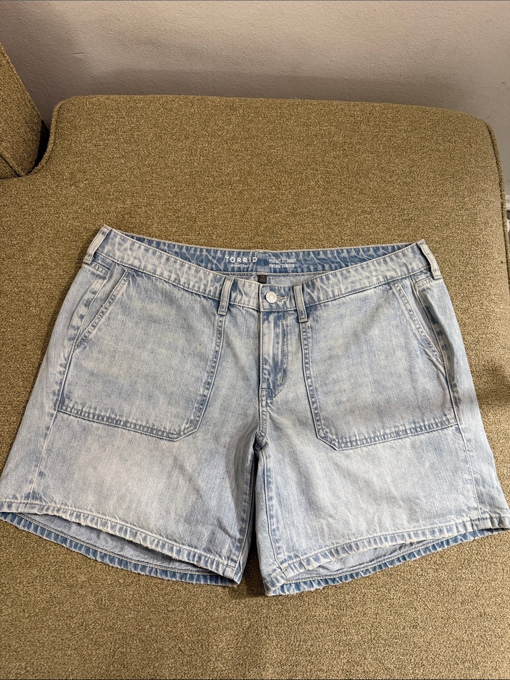 torrid Light Wash Denim Pocket Shorts - Light Blue Sz 12 women
